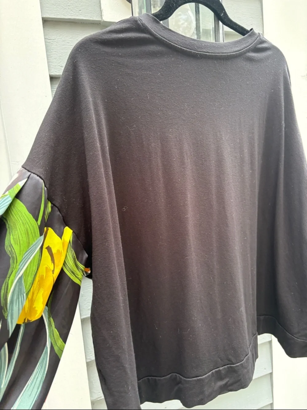 Alembika Black cotton top with Floral silky Sleeve Panels - Picture 4 of 8